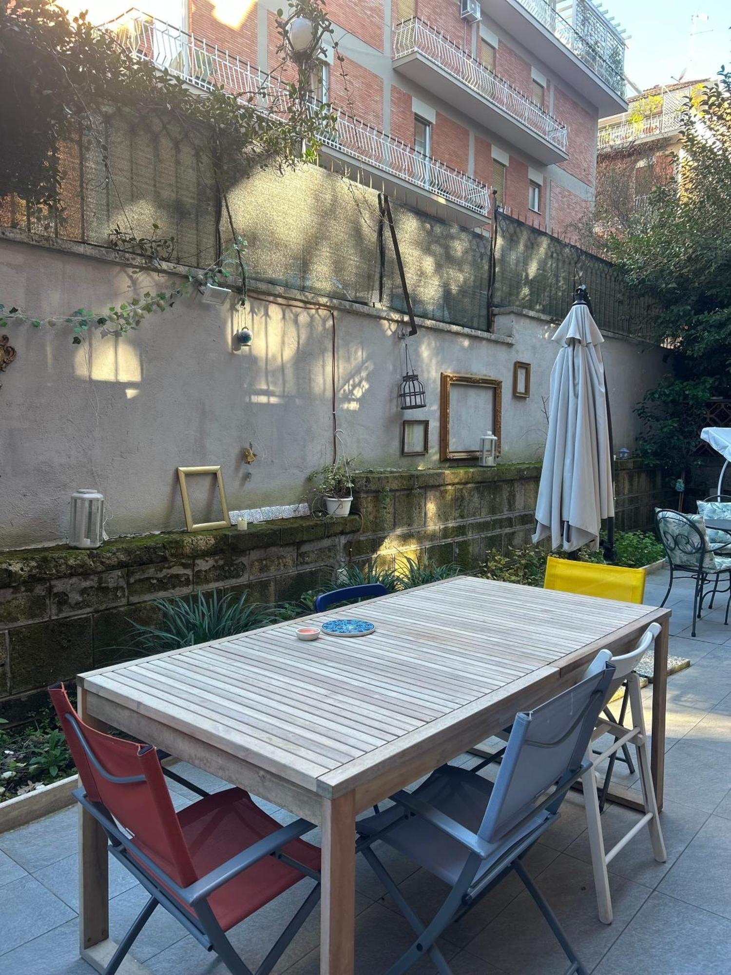 Happy House With Private Garden Apartment
